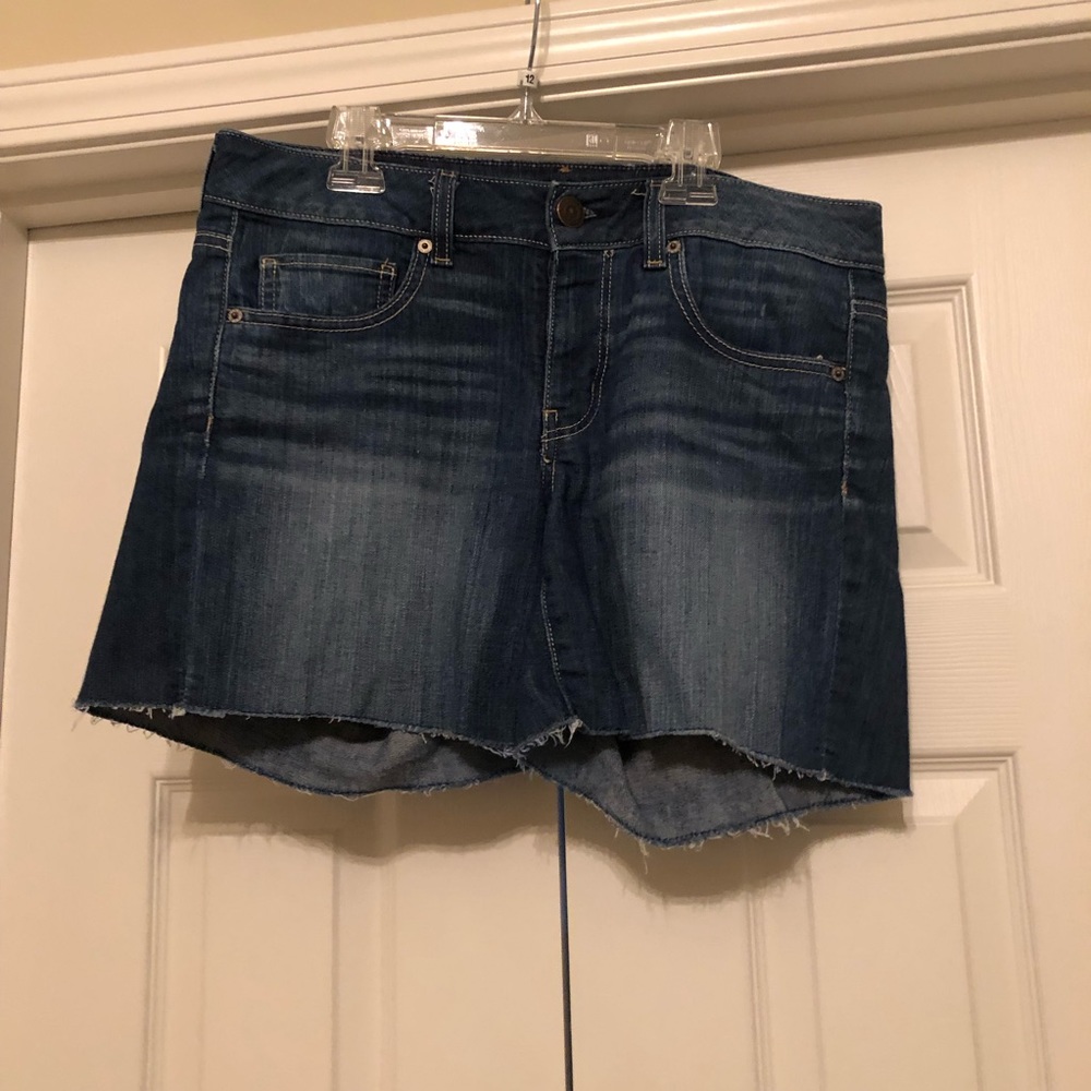 Women’s Medium Wash Jean Shorts - Great Condition